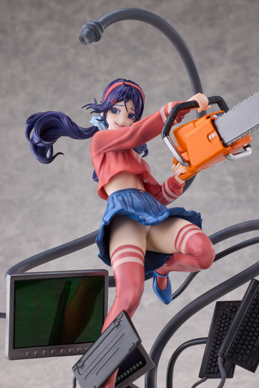 ガラス素材パーツの透明感を強調したカット