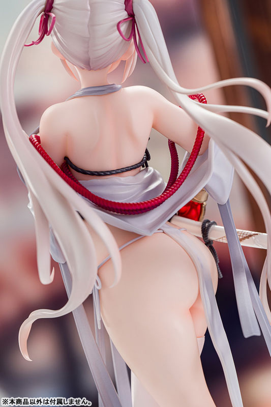 雪愛 フィギュア サイドビュー