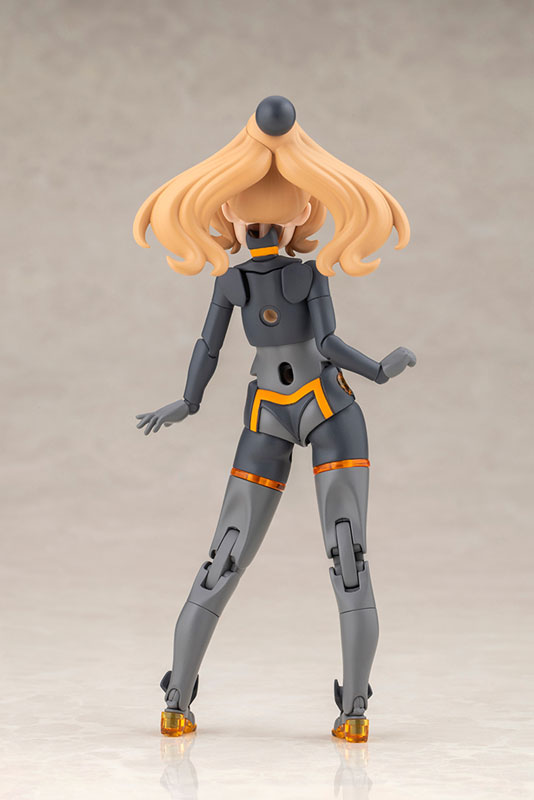 FIGURE-202815_03.jpg