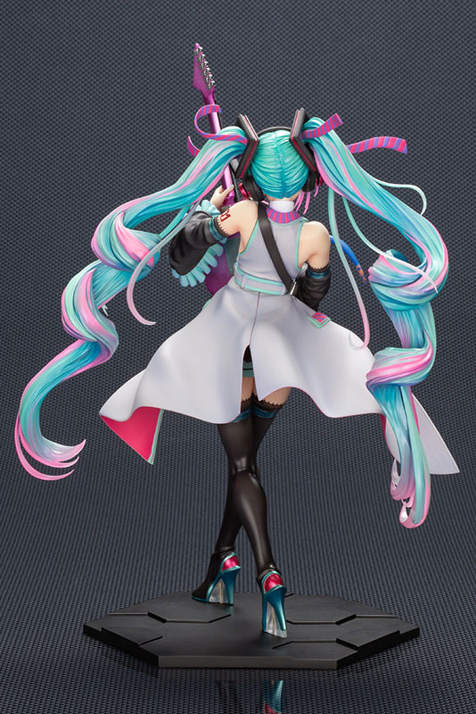 FIGURE-202951_04.jpg