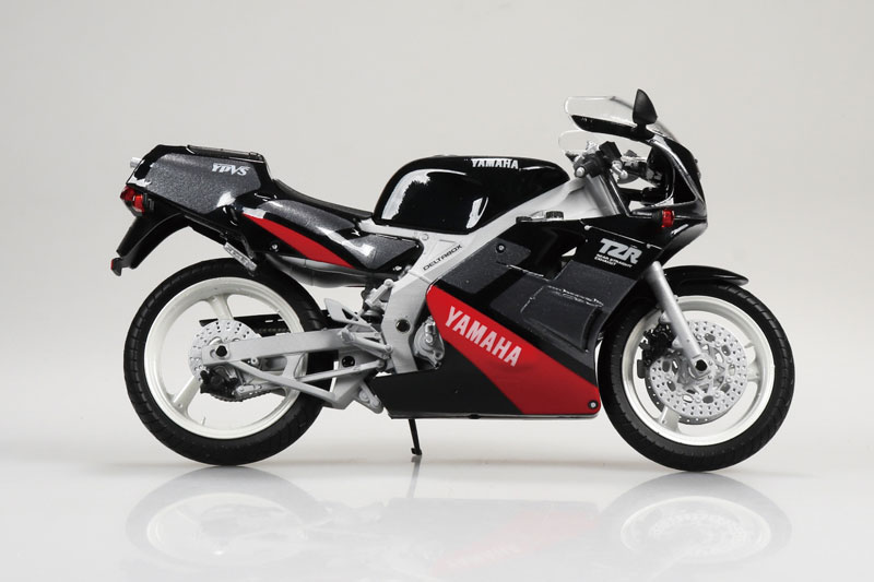 1/12 完成品バイク Yamaha TZR250 '89 ブイマックスブルー/スター