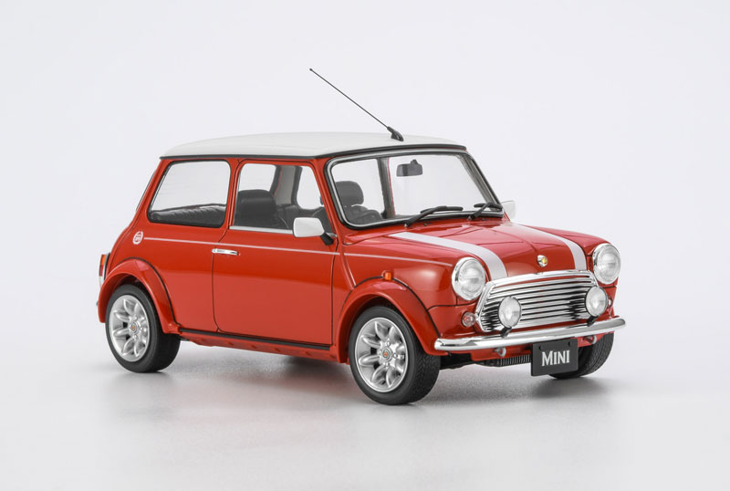 ハセガワ 1/24 ローバー ミニ・クーパー プラモデル完成品 1/24 ミニ クーパー w/ガールズフィギュア プラモデル[ハセガワ]《11