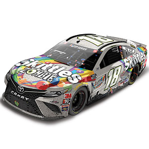 NASCAR 1/24カムリ 初制覇記念限定品　送料込み NASCAR 1/24カムリ 初制覇記念限定品 送料込み 送料無料 1/24 トヨタ