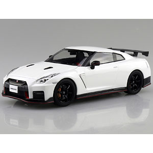 楽プラ スナップカー No.05-BW R35 NISSAN GT-R NISMO 2017 ブリリアントホワイトパール プラモデル